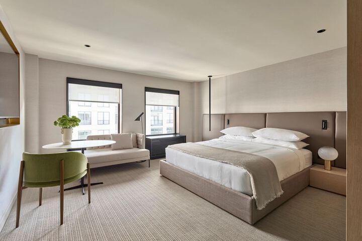 Room 32 of 46