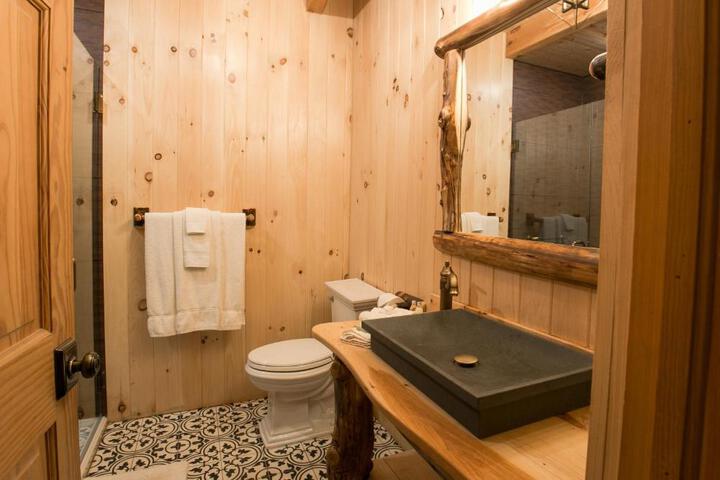 Coblentz Country Lodge by Amish Country Lodging