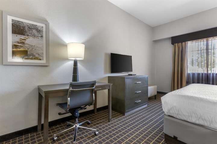 Best Western Plus Lampasas Inn & Suites