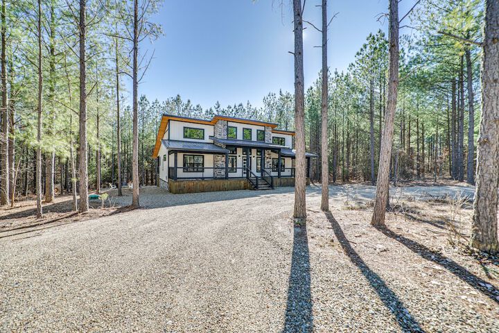 Near New Casino: Broken Bow Cabin w / Hot Tub