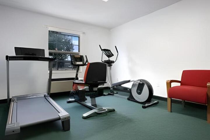 Travelodge by Wyndham Waukegan Gurnee