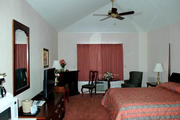 Lockport Inn & Suites