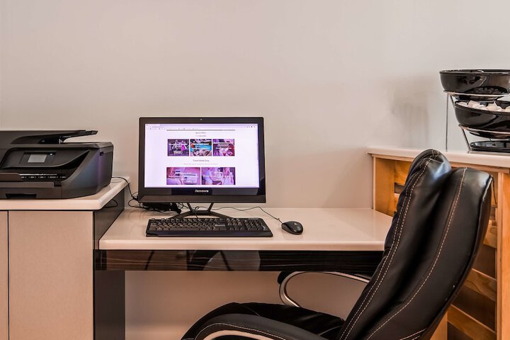 Business Center 18 of 18