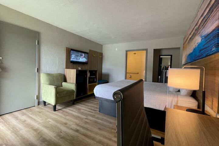 Room 10 of 35