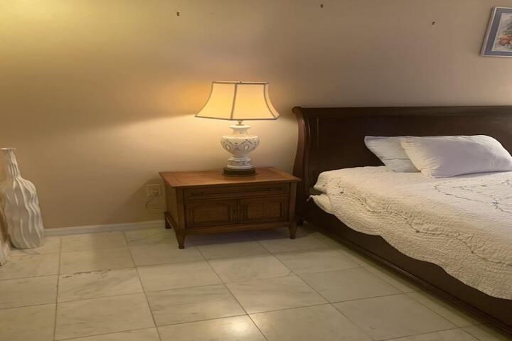 Room 33 of 39