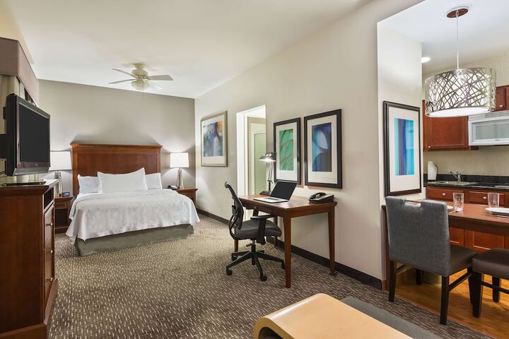 Room 11 of 28