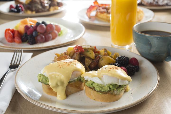 Breakfast/Coffee Service 124 of 195
