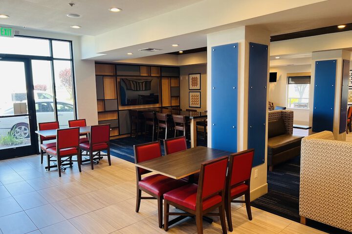 Holiday Inn Express & Suites Salinas by IHG