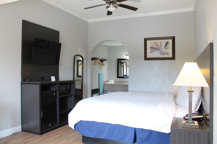 Room 21 of 32