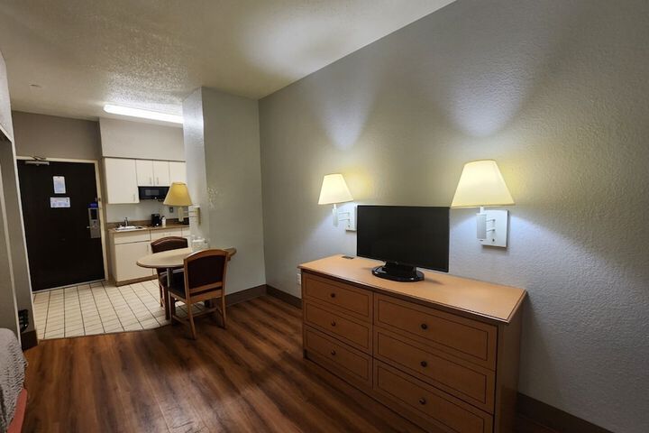 Room 7 of 32