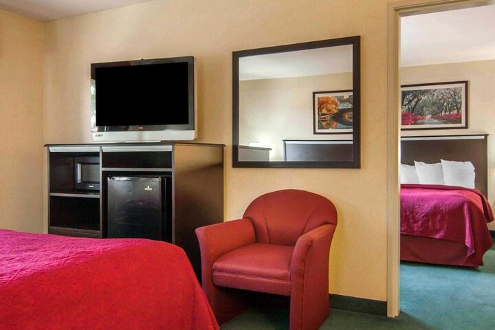 Room 42 of 107