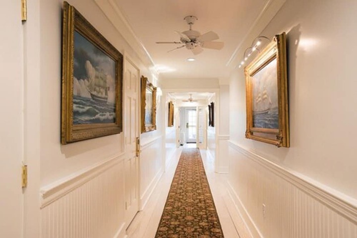 Ballroom/Hall 39 of 47