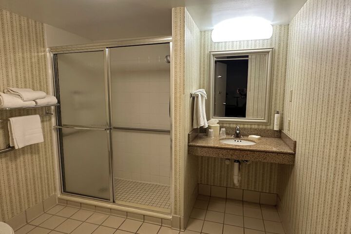Arnot Grand Hotel & Suites