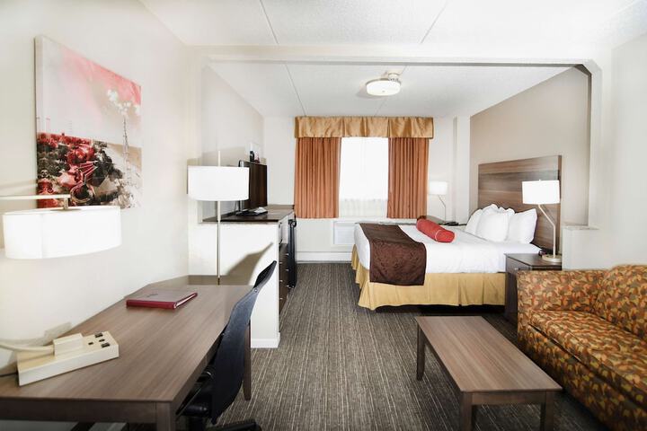 Best Western Plus Sandusky Hotel & Suites