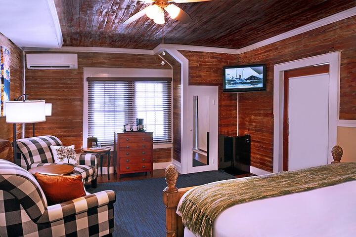 Room 34 of 47