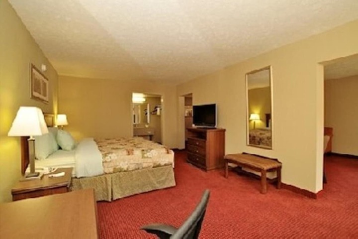 Room 27 of 33