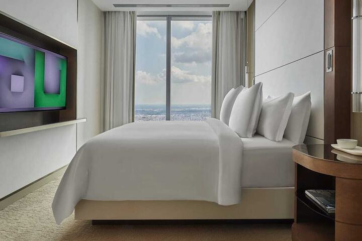 Room 53 of 132