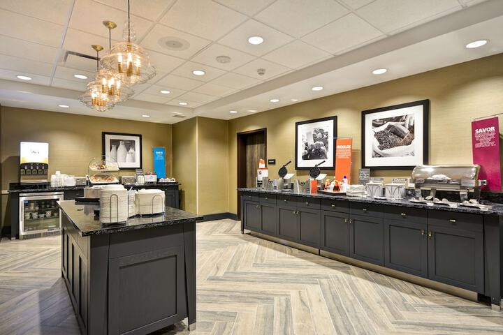 Hampton Inn & Suites Detroit / Warren