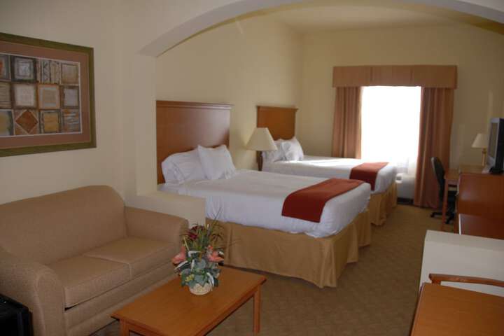 Room 12 of 34