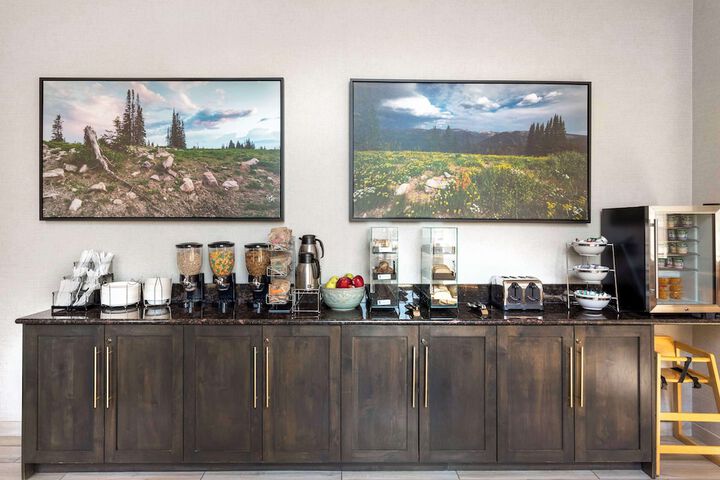 Breakfast/Coffee Service 31 of 37