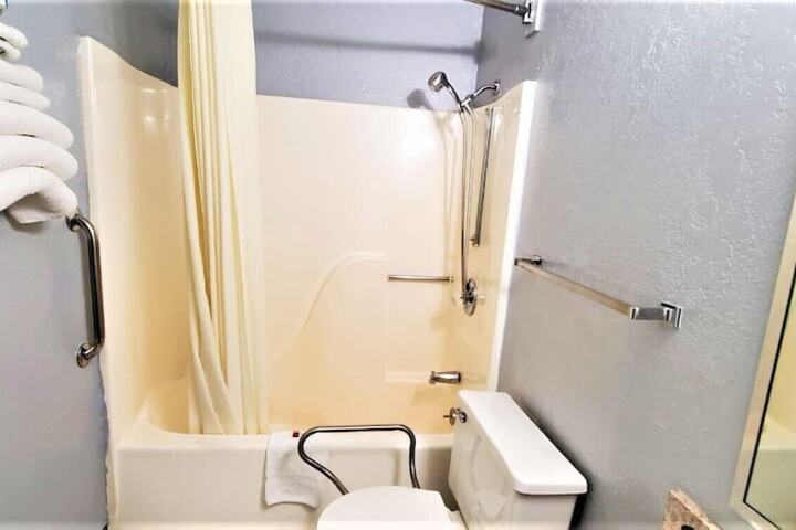Room 12 of 18