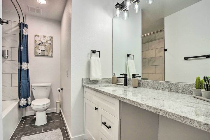 13 Mi to Dtwn Denver: Northglenn Townhome w / Patio