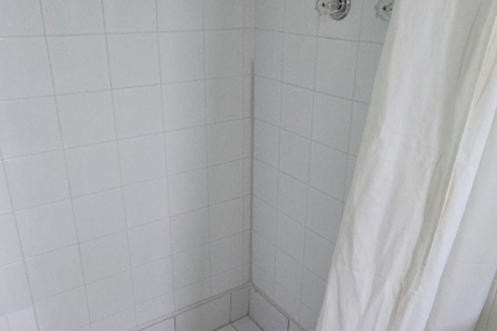 Room 5 of 32