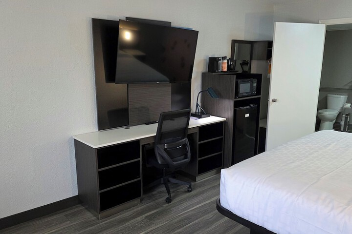 Clarion Pointe Decatur River City