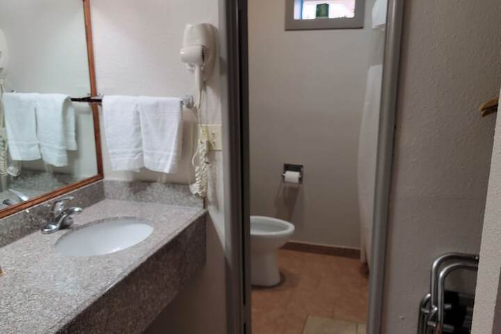 Room 8 of 12
