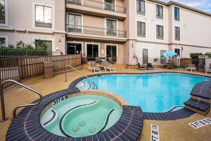 Pool 8 of 105