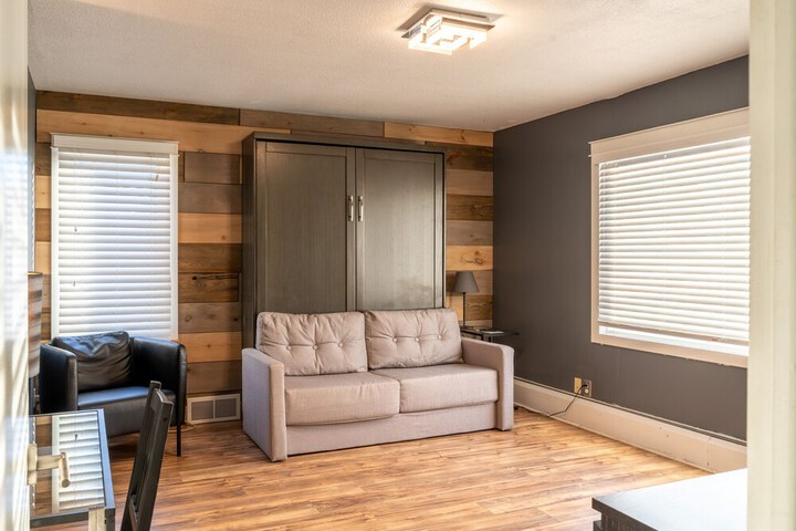 Room 12 of 38