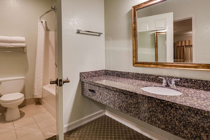 Best Western Plus Bayshore Inn