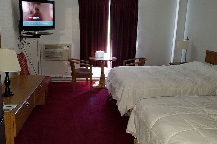 Room 7 of 9