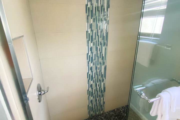 Room 4 of 12
