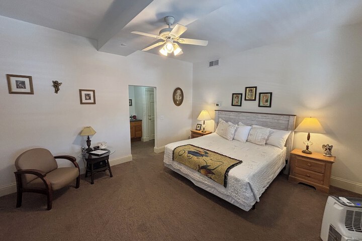 Hermann Crown Suites