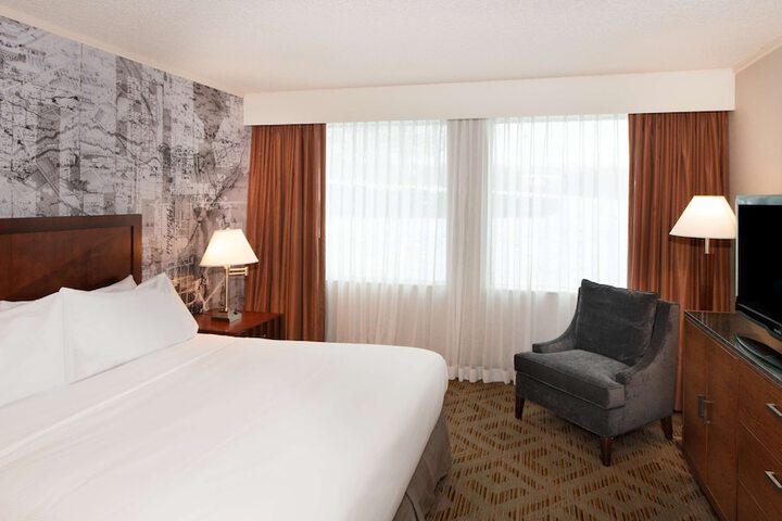 Room 32 of 67