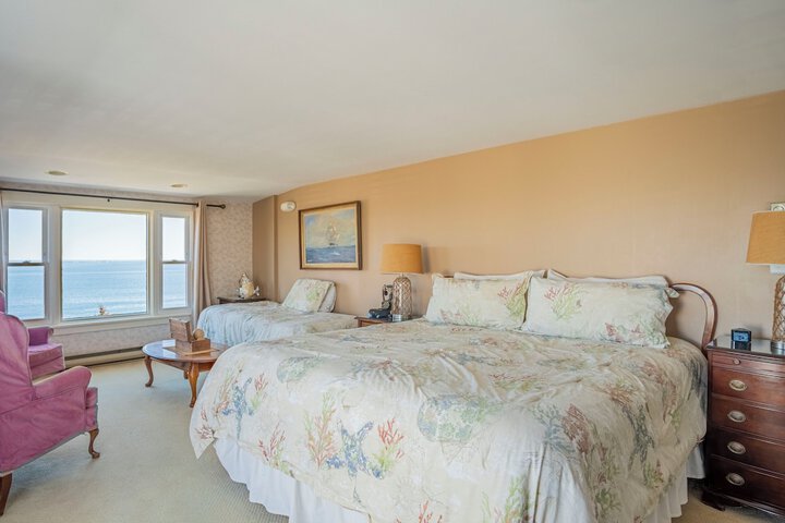 Room 22 of 46