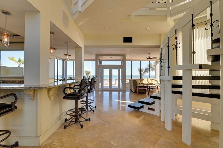 Oceanfront Escape on Wilbur Beach!