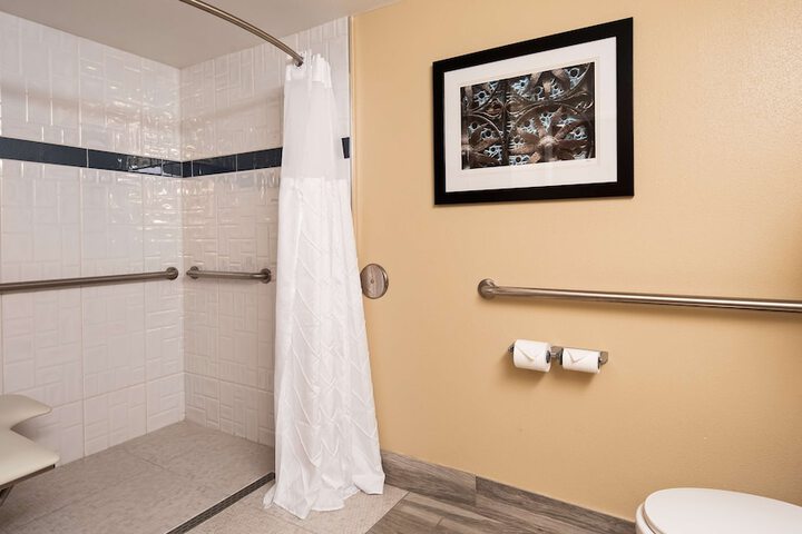 Room 10 of 32