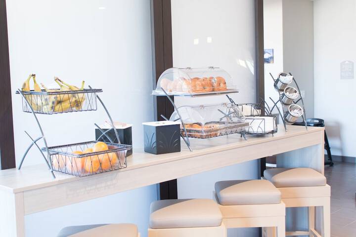Breakfast/Coffee Service 27 of 33