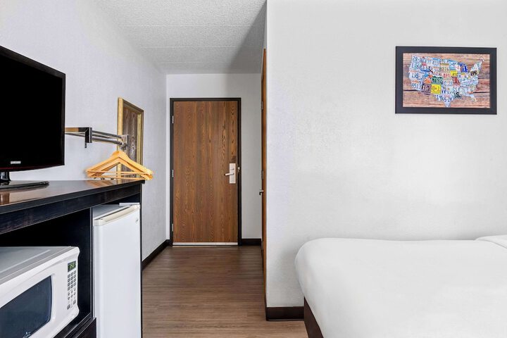 Room 25 of 40