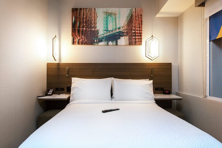 Room 32 of 61