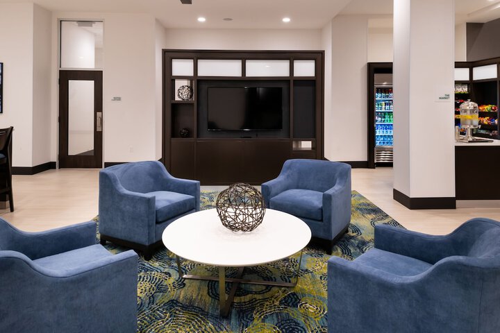 Holiday Inn & Suites Farmington Hills - Detroit NW by IHG