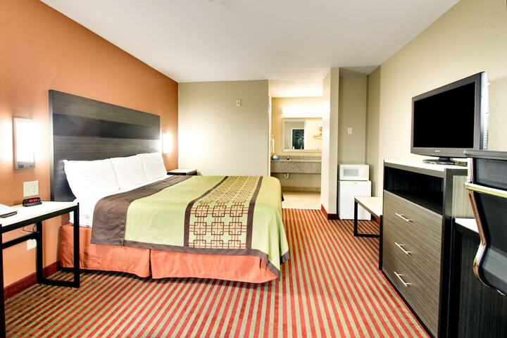 Room 12 of 18