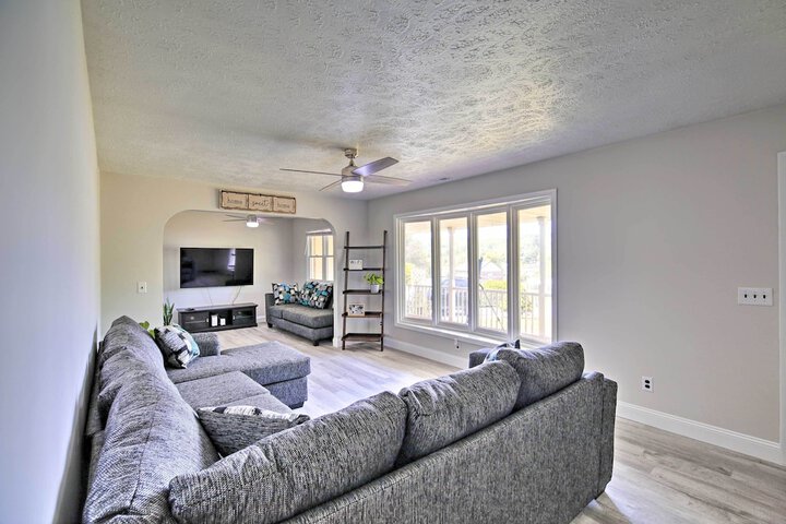 Bluefield Retreat w / Pool Table: Near Parks!
