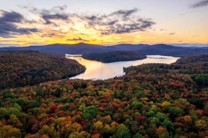 Vermont Lake Whitingham Mount Snow Area Apartment