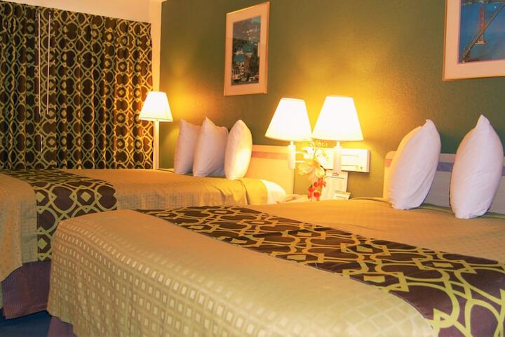 Travelodge by Wyndham Los Banos CA