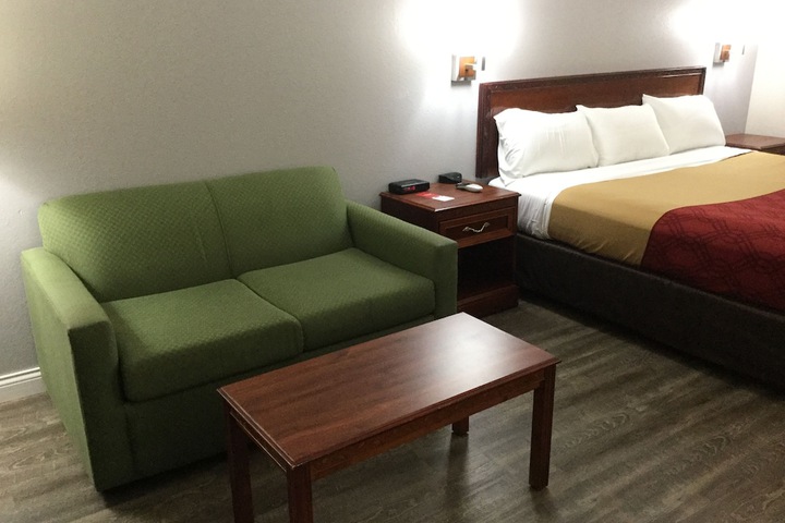 Room 32 of 74