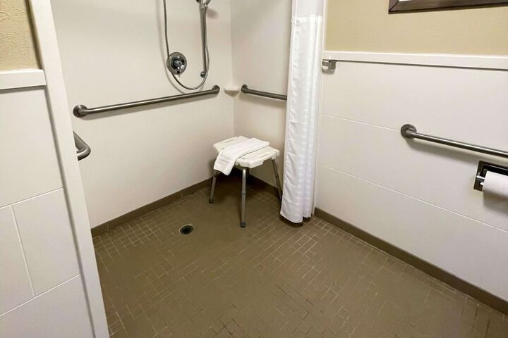 Room 108 of 141