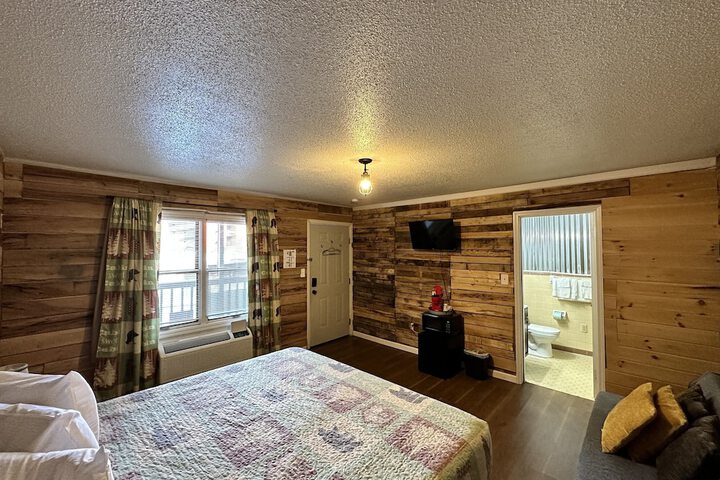 Room 15 of 36
